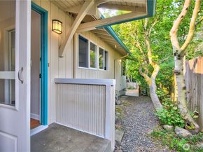 11731 Bartlett Avenue NE, Seattle WA 98125