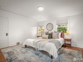 2569 4th Avenue W, Seattle WA 98119