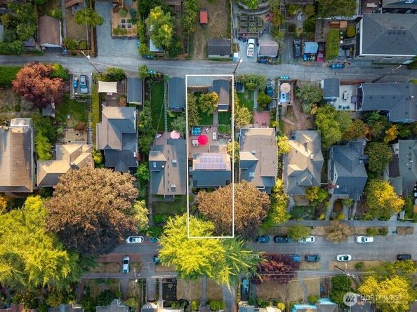 2569 4th Avenue W, Seattle WA 98119