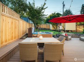 2569 4th Avenue W, Seattle WA 98119