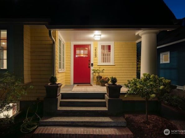 2569 4th Avenue W, Seattle WA 98119