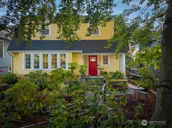 2569 4th Avenue W, Seattle WA 98119