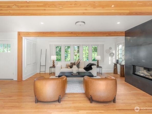 2569 4th Avenue W, Seattle WA 98119