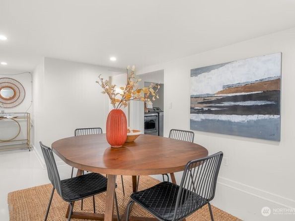 2569 4th Avenue W, Seattle WA 98119