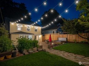2569 4th Avenue W, Seattle WA 98119