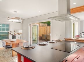 2569 4th Avenue W, Seattle WA 98119