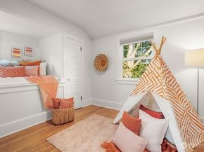 2569 4th Avenue W, Seattle WA 98119