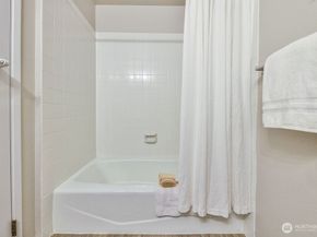 585 Mount Cedar Drive SW, Issaquah WA 98027