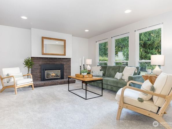 585 Mount Cedar Drive SW, Issaquah WA 98027