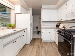 585 Mount Cedar Drive SW, Issaquah WA 98027
