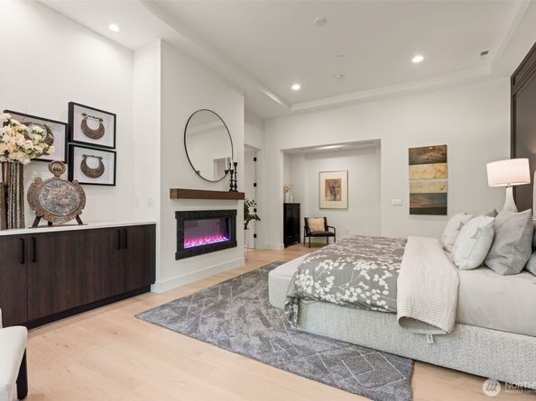 10648 Woodhaven Lane, Bellevue WA 98004