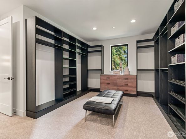 10648 Woodhaven Lane, Bellevue WA 98004