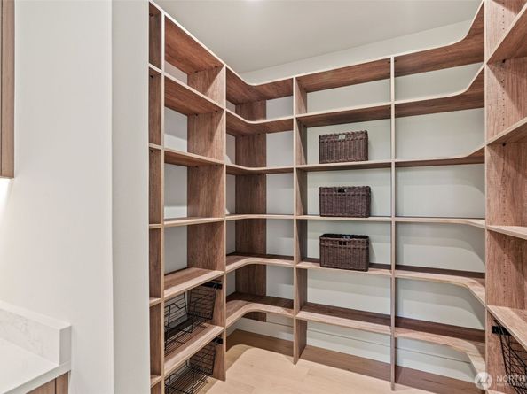 10648 Woodhaven Lane, Bellevue WA 98004