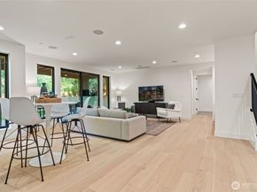 10648 Woodhaven Lane, Bellevue WA 98004
