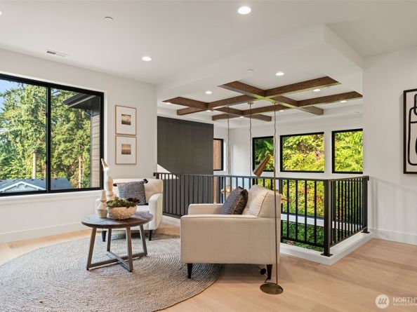 10648 Woodhaven Lane, Bellevue WA 98004