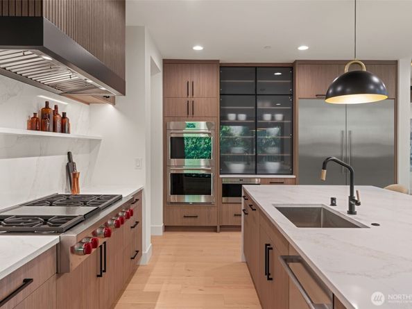 10648 Woodhaven Lane, Bellevue WA 98004