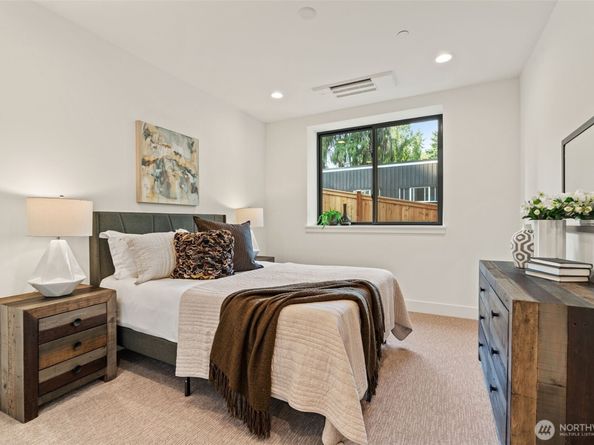 10648 Woodhaven Lane, Bellevue WA 98004