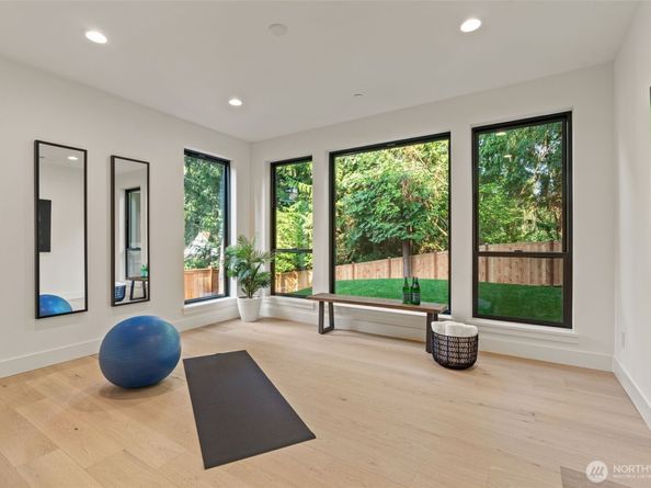 10648 Woodhaven Lane, Bellevue WA 98004