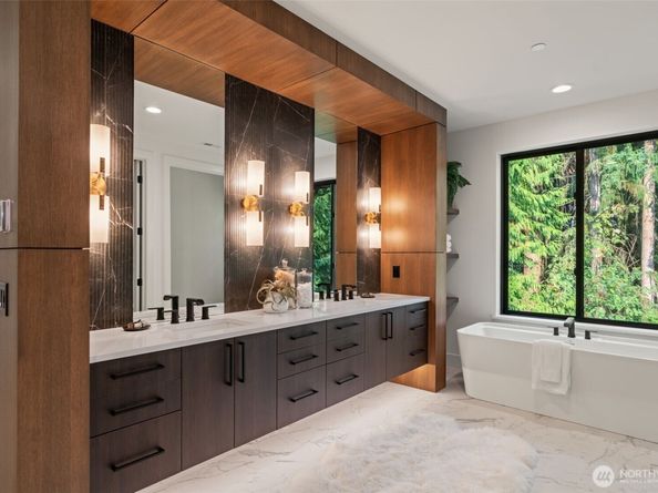 10648 Woodhaven Lane, Bellevue WA 98004