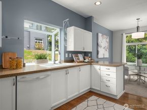 22715 4TH Avenue W 102, Bothell WA 98021