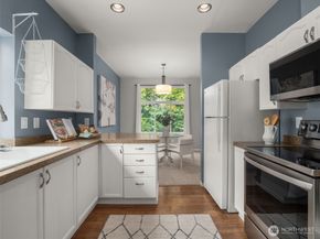 22715 4TH Avenue W 102, Bothell WA 98021