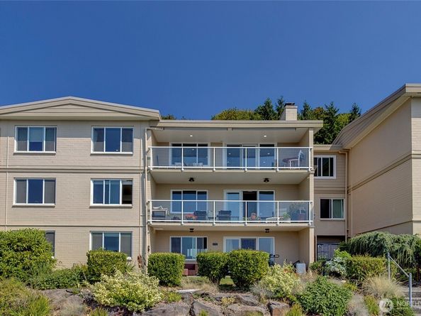 10203 47th Avenue SW A302, Seattle WA 98146