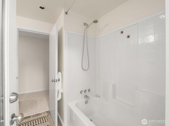 19431 74th Avenue W, Lynnwood WA 98036