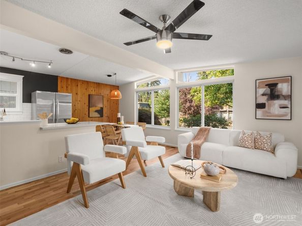 19431 74th Avenue W, Lynnwood WA 98036