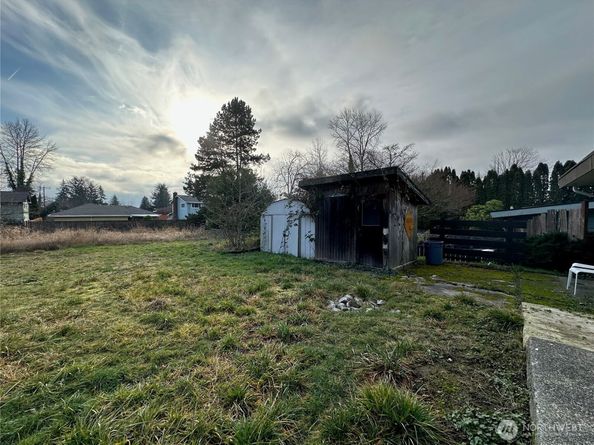 6105 S 124th St, Seattle WA 98178