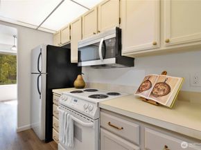 18606 52nd Avenue W 224, Lynnwood WA 98037