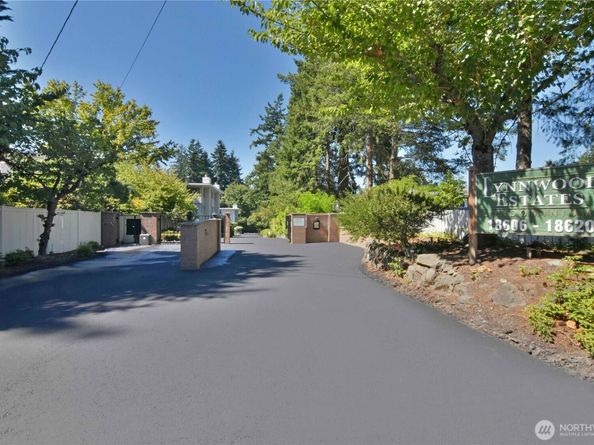 18606 52nd Avenue W 224, Lynnwood WA 98037