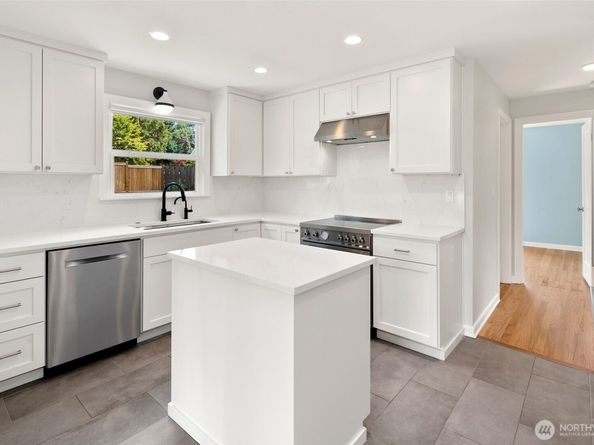 9200 5th Avenue NE, Seattle WA 98115