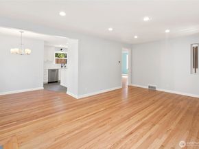 9200 5th Avenue NE, Seattle WA 98115