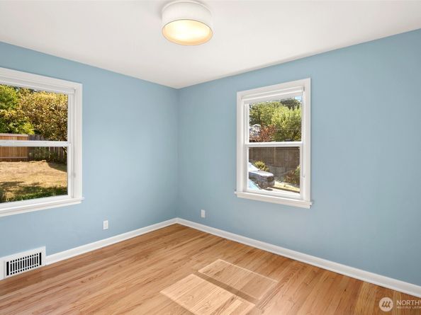 9200 5th Avenue NE, Seattle WA 98115