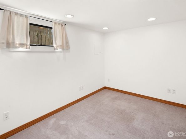 9200 5th Avenue NE, Seattle WA 98115