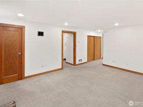 9200 5th Avenue NE, Seattle WA 98115