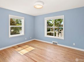 9200 5th Avenue NE, Seattle WA 98115