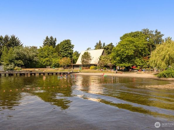 18733 50th Avenue NE, Lake Forest Park WA 98155
