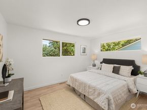18733 50th Avenue NE, Lake Forest Park WA 98155