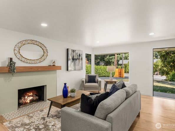 18733 50th Avenue NE, Lake Forest Park WA 98155