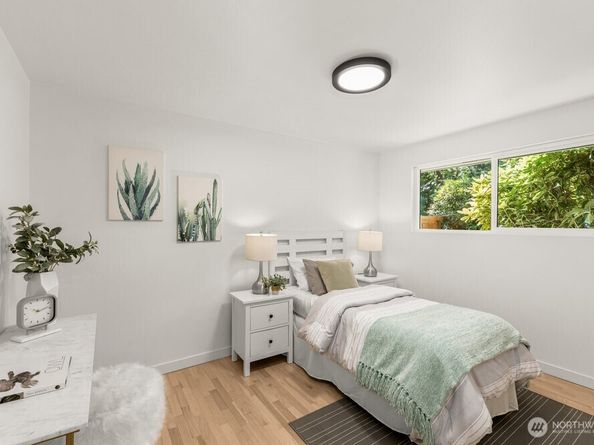 18733 50th Avenue NE, Lake Forest Park WA 98155