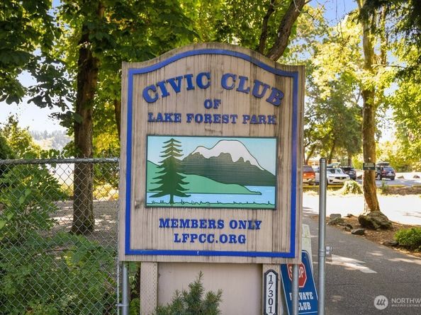 18733 50th Avenue NE, Lake Forest Park WA 98155