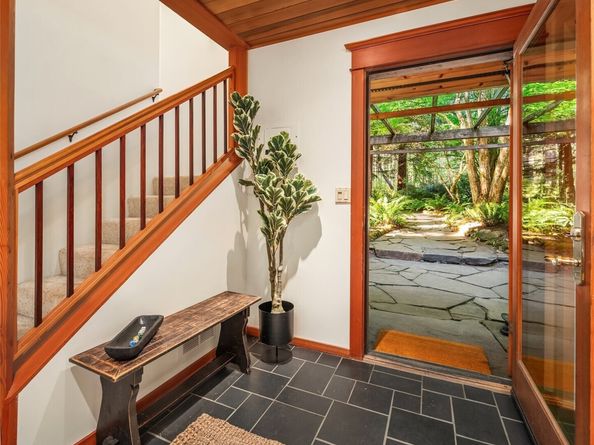 17804 Thorsen Road SW, Vashon WA 98070