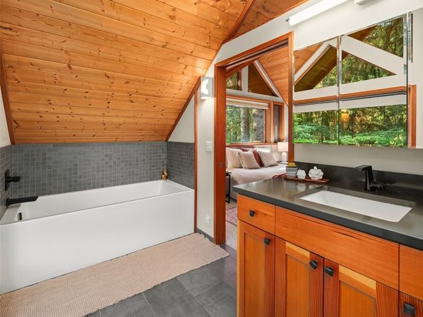 17804 Thorsen Road SW, Vashon WA 98070