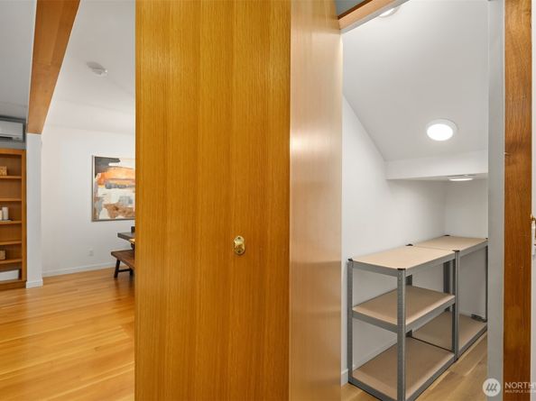 1002 5th Avenue N, Seattle WA 98109