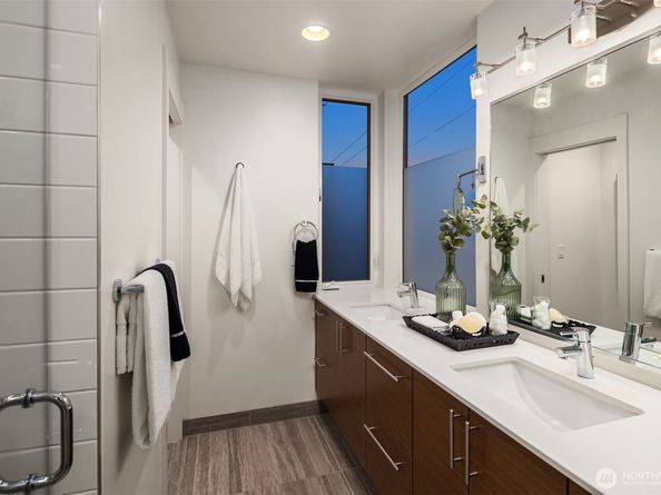1002 5th Avenue N, Seattle WA 98109