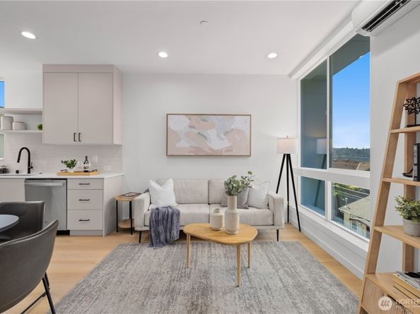 3852 Carr Place N, Seattle WA 98103