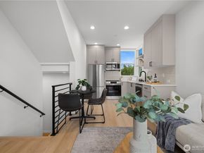 3852 Carr Place N, Seattle WA 98103