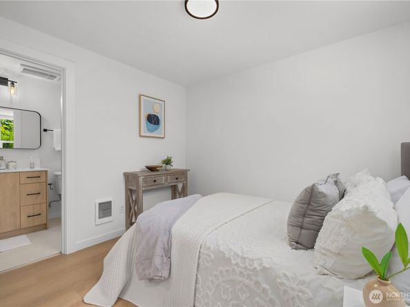 3852 Carr Place N, Seattle WA 98103