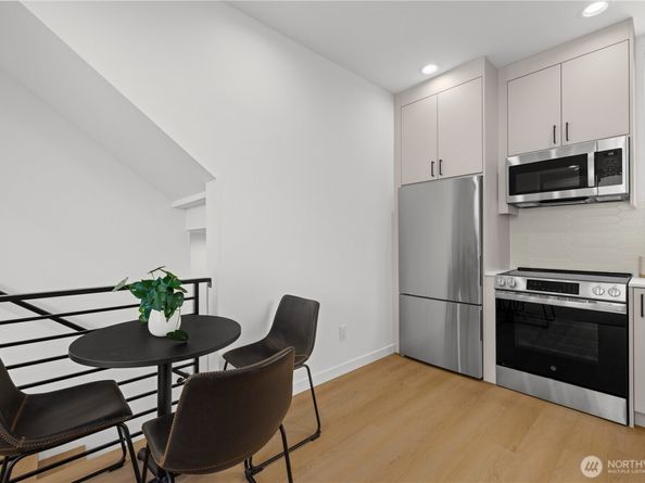 3852 Carr Place N, Seattle WA 98103
